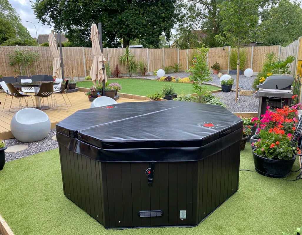 Canadian Spa Muskoka UV Hot Tub 6-Person 14-Jet with Blackout Insulation and UV Light Water Care